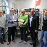 Bücherspende Dr. Handwerker (c) Stadt Passau